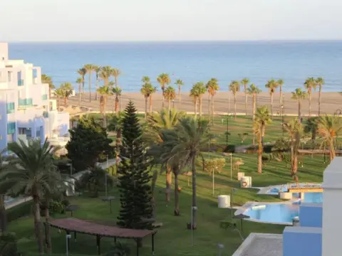 Piso en Urbanización de Roquetas-Las Marinas