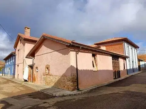 Casa adosada en Naveros de Pisuerga