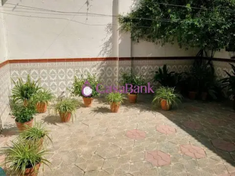 Chalet en Santa Rosa-Valdeolleros