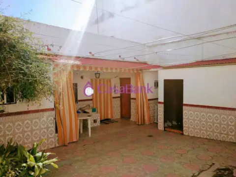 Chalet en Santa Rosa-Valdeolleros