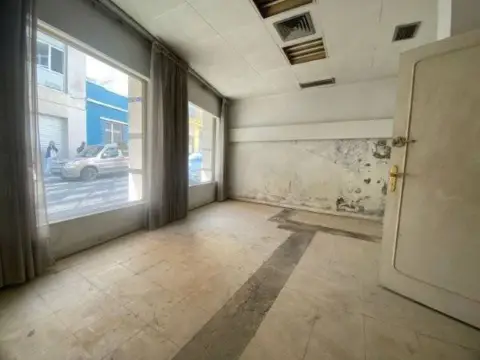 Local comercial en calle Obispo Encina