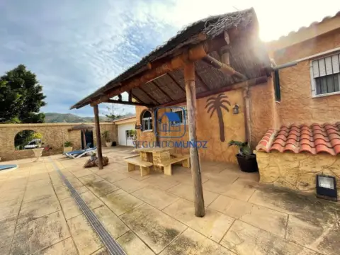 Chalet en calle los Rincones