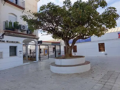 Local comercial en Plaza de la Ermita