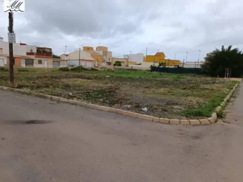 Terreno en calle Mujol