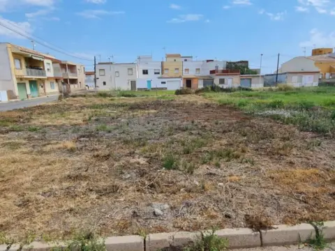 Terreno en calle Mujol