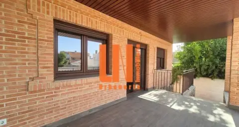 Casa pareada en Núcleo Urbano