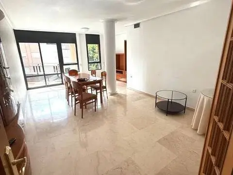 Piso en calle Madre Elisea Oliver Molina