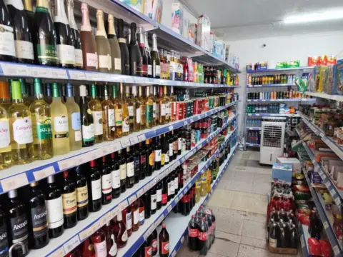 Local comercial en Las Gaviotas-Carvajal