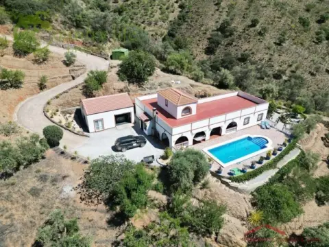Casa en Sedella