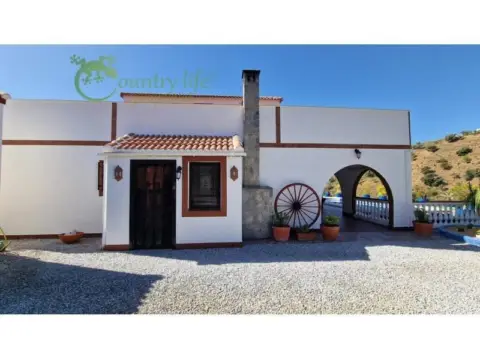 Casa en Sedella