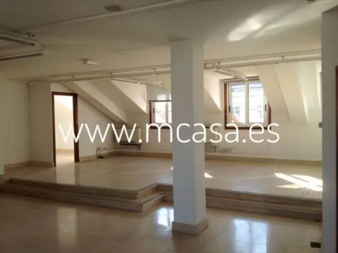 Oficina en calle de Colón