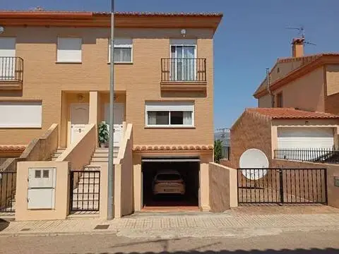 Casa adosada en La Salzadella