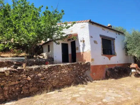 Casa rústica en Fuentes de León