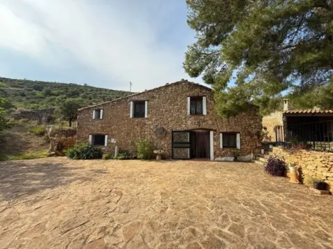 Casa rústica en Sierra Engarcerán