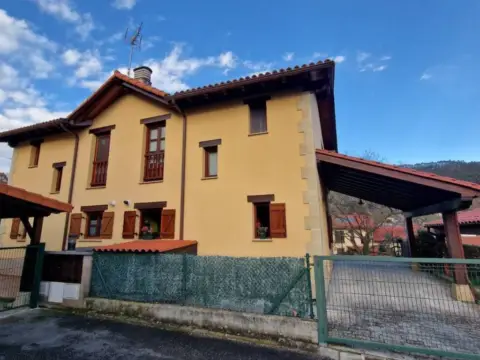 Casa en calle Barrio Valledal, nº 181