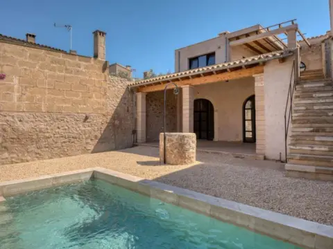 Casa adosada en Carrer de Guillem Moragues