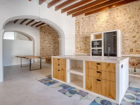 Casa adosada en Carrer de Guillem Moragues