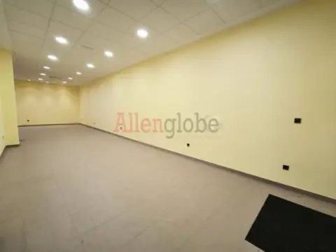 Local comercial en Montecerrao