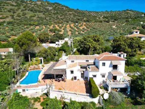 Casa rústica en Iznájar