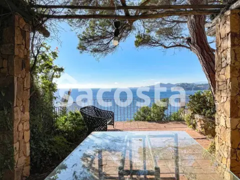 Casa en Canyelles-La Montgoda