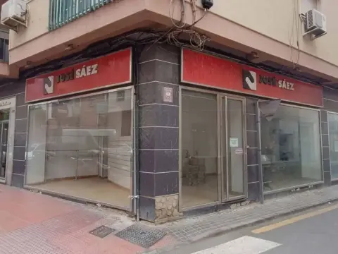 Local comercial en calle Granada