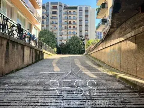 Garaje en Amara Berri