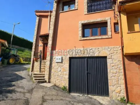 Casa en La Manjoya-Parroquias Sur