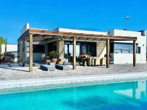 Chalet en Cervera del Maestre