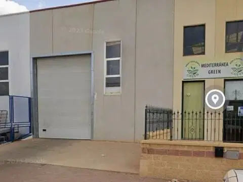 Nave industrial en calle de Don Carnal