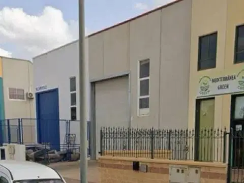 Nave industrial en calle de Don Carnal