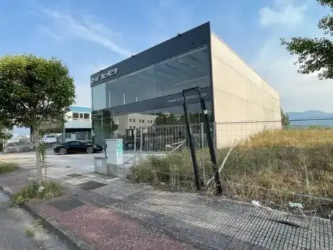 Nave industrial en calle de Burdeos