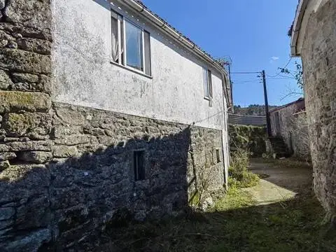 Casa rústica en calle Rodeiro, 899
