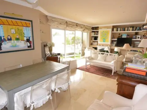 Piso en calle Sierra Bermeja, 93