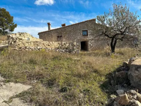Casa rústica en Sierra Engarcerán