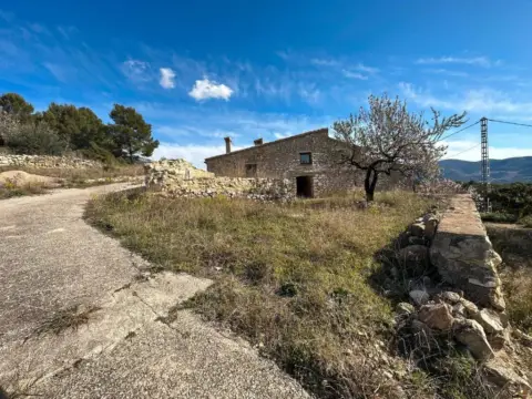 Casa rústica en Sierra Engarcerán