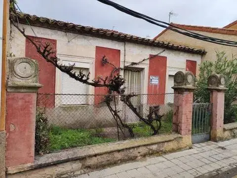 Casa adosada en calle del Primero de Mayo