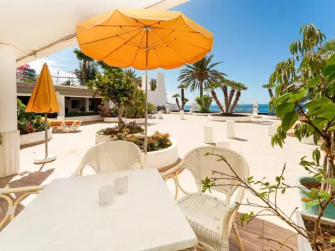 Local comercial en calle Aguasmarinas 5