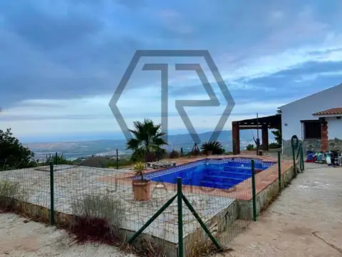 Casa rústica en calle Almendrillo