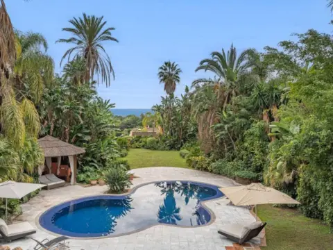 Casa pareada en calle Casares, 106