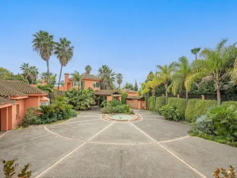 Casa pareada en calle Casares, 106