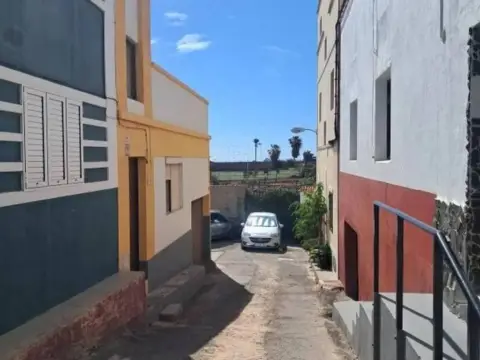 Casa adosada en calle Isaac Albeniz, 8