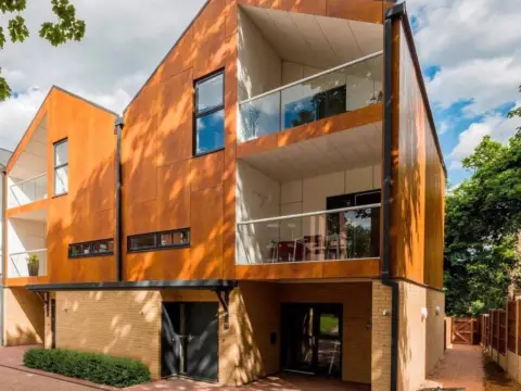 Terreno en calle de los Chirimoyos