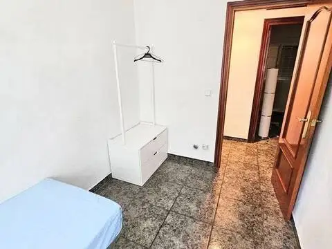 Habitación en Parque Alcosa-Jardines del Edén