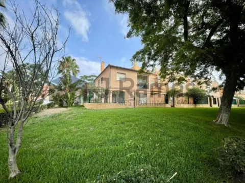 Casa en Paseo Sierra de las Nieves