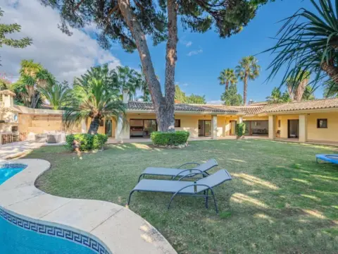 Casa pareada en calle Pizarra, 142