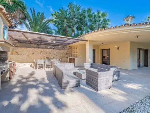 Casa pareada en calle Pizarra, 142