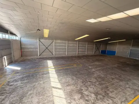 Nave industrial en Migjorn