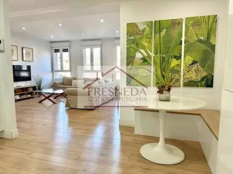 Piso en calle Hermanos Menéndez Pidal