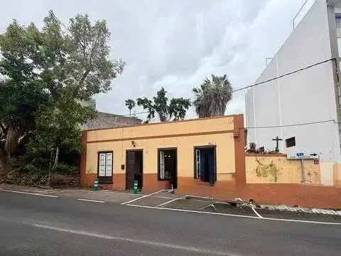 Casa rústica en calle Puerto Franco