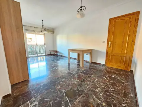 Piso en Zona Avenida de los Ogíjares